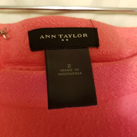 Ann Taylor Factory Textured Pink Skirt - Picture 2 of 6